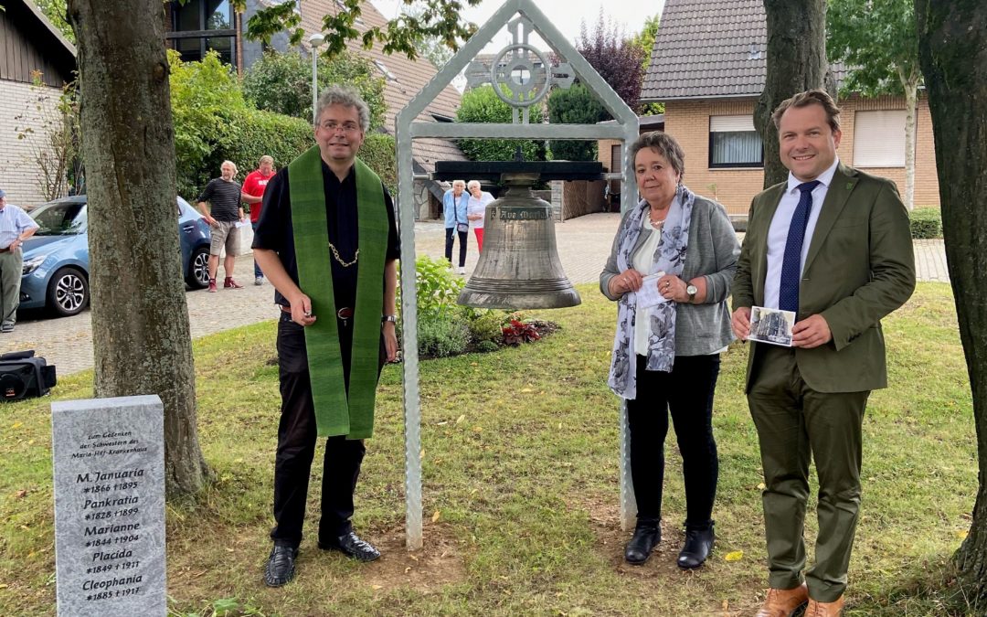 Glocke aus altem Krankenhaus hat ihren Platz gefunden