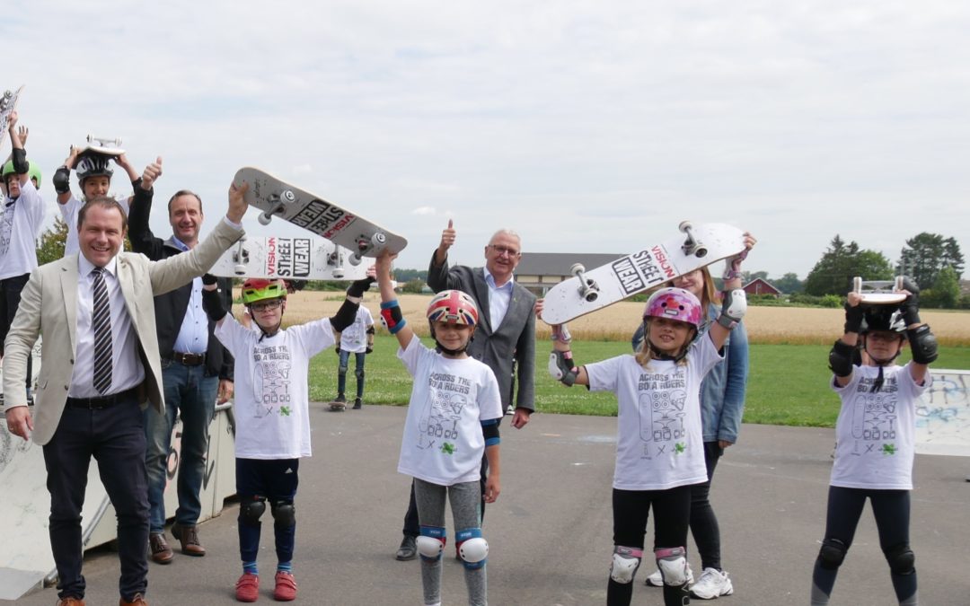 Auf dem Skateboard durch die Sonne