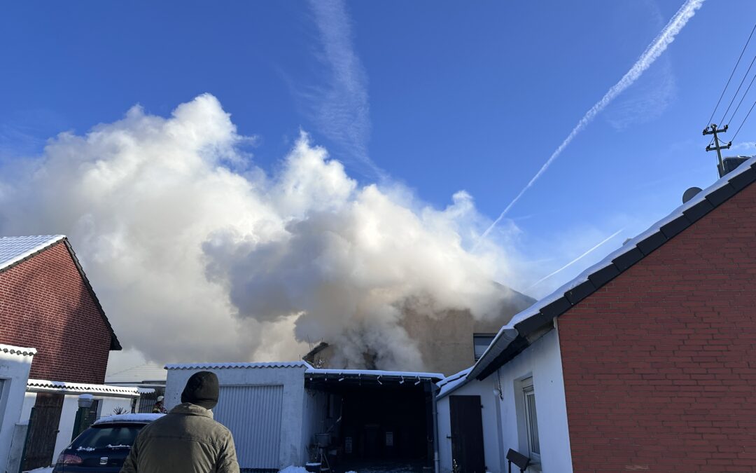 Feuerwehr löscht Wohnungsbrand in Gill und rettet eine Bewohnerin