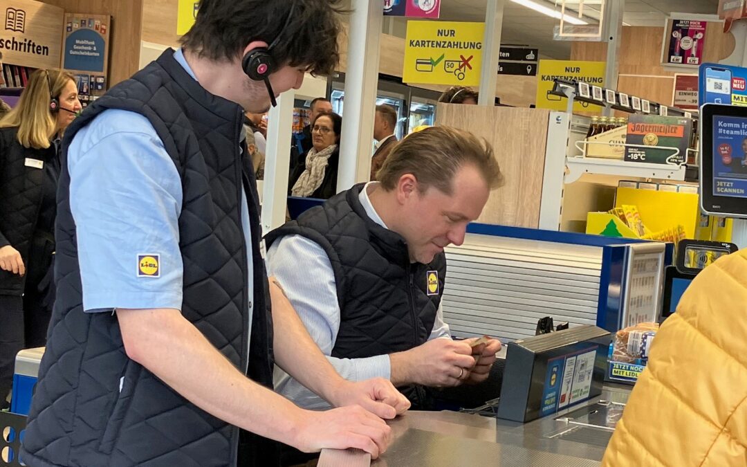 „Lidl-Kassierer“ Mertens engagiert sich fürs Tierheim – Lidl spendet 1000 Euro