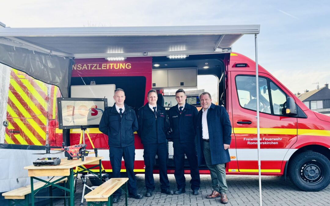 Bürgermeister übergibt neuen Einsatzleitwagen an die Freiwillige Feuerwehr